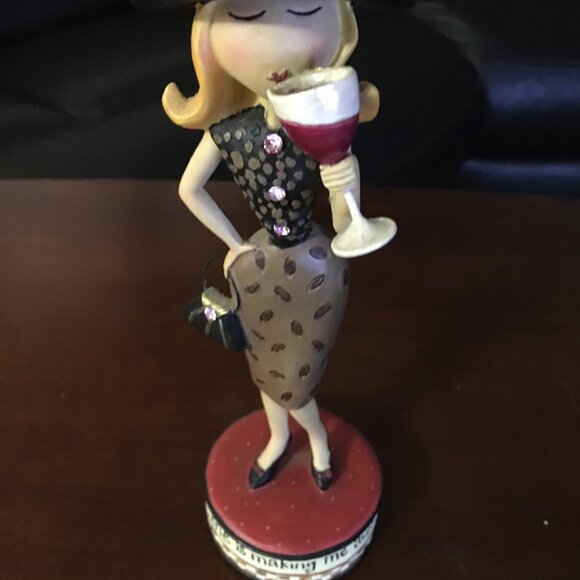 Lady Figurine - Picture 3 of 6